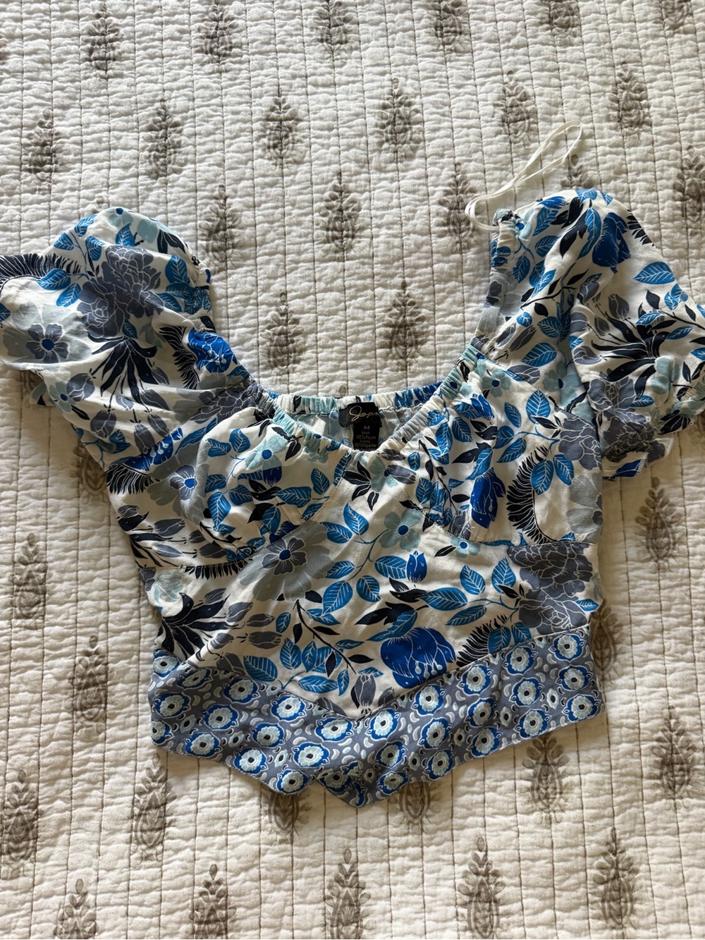 Blue Floral Puff-Sleeve Crop Top - 3/4 Sleeve Women’s Top